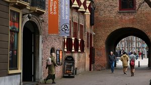 Terpikat Den Haag di Setiap Langkah