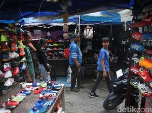 Tiga Bulan Usai Kebakaran, Pedagang Pasar Puring Bertahan di Pinggir Jalan