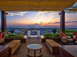 Rayakan Natal dan Tahun Baru Mewah di The Trans Resort Bali, Diskon Hingga 20%!