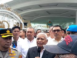 Massa Aksi Tutup TPL Tolak Ditemui Wagubsu Surya, Minta Bobby Langsung