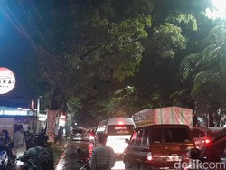 Arus Lalu Lintas Arah Simpang Pos Medan Macet Parah gegara Banjir