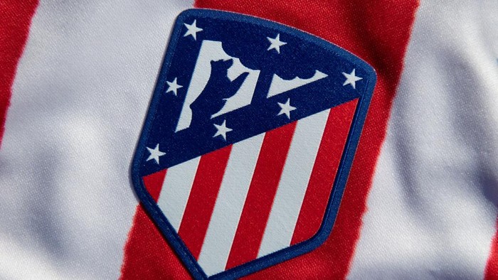 MANCHESTER, ENGLAND - JANUARY 12: The Atlético Madrid club crest on the first team home shirt on January 12, 2021 in Manchester, United Kingdom. (Photo by Visionhaus)