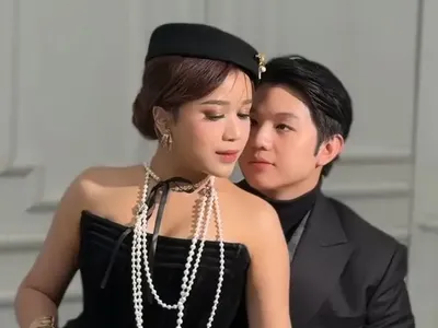 Potret Prewedding Brisia Jodie & Jonathan Alden, Bergaya Vintage Monokrom