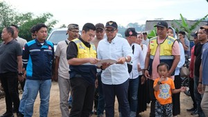 Senangnya Warga, Pemkab Batang Bangun Akses Jalan Banyuputih-Limpung