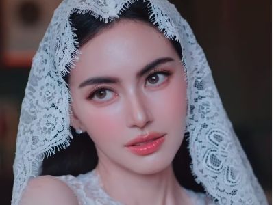 Gaya Artis Thailand Davika Menikah dengan Ter Chantavit Pakai 3 Gaun Mewah