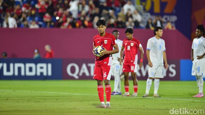 Evandra Florasta saat Indonesia melawan Honduras di Piala Dunia U-17 2025.