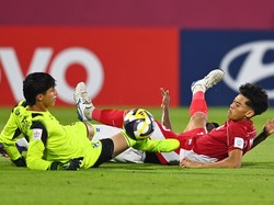 Serangan demi serangan dilancarkan melalui kombinasi permainan cepat di lini tengah. ANTARA FOTO/Bayu Pratama S