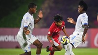 Kemenangan ini menjadi angin segar bagi Garuda Muda setelah melewati laga-laga ketat di fase grup. ANTARA FOTO/Bayu Pratama S