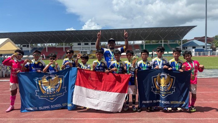 Tim Jakarta Islamic School Soccer Club (JISc Soccer Club) menuntaskan dengan manis penampilan di Langkawi Elite Cup 2025 kategori U-11. Gelar juara didapat.