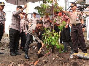 Sespimma Polri Gelar Baksos di Malang: Tanam Pohon-Donor Darah