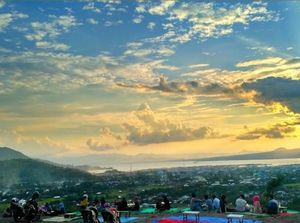 Melihat Keindahan Kota Tepian Air dari Puncak Bukit Jatiwangi