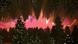 Ketika Cahaya Menari, Forest Winter Light Hadirkan Nuansa Natal Modern