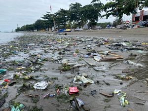Wisata PantaiKu Parepare Ditutup Sementara, Dipenuhi Sampah Imbas Cuaca Buruk