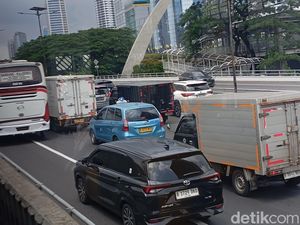 Jalur Arteri dan Tol Dalkot Arah Kuningan Macet Panjang