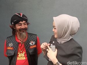 Bahagia Limbad Lihat Anak Lulus S2 dengan Predikat Cumlade