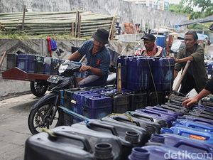 Mahalnya Air Bersih di Muara Angke