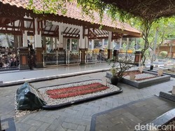 Melihat Makam Gus Dur di Jombang yang Tak Pernah Sepi Peziarah