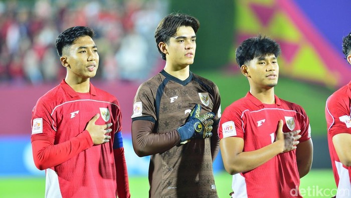 Timnas Indonesia U-17 berhasil merasakan kemenangan pertama di Piala Dunia U-17. Nova Arianto meminta para pemainnya untuk terus berkembang.