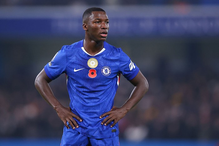 LONDON, ENGLAND - NOVEMBER 08: Moises Caicedo of Chelsea during the Premier League match between Chelsea and Wolverhampton Wanderers at Stamford Bridge on November 08, 2025 in London, England. (Photo by James Gill - Danehouse/Getty Images)