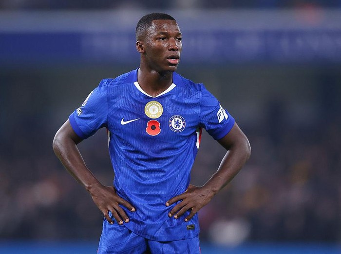 LONDON, ENGLAND - NOVEMBER 08: Moises Caicedo of Chelsea during the Premier League match between Chelsea and Wolverhampton Wanderers at Stamford Bridge on November 08, 2025 in London, England. (Photo by James Gill - Danehouse/Getty Images)