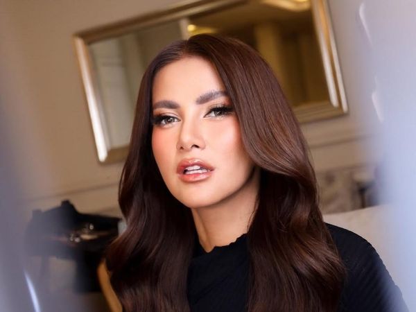 Olla Ramlan Beautiful in Black