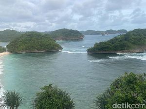 Teluk Asmara Malang, Pantai dengan Gugusan Pulau Kecil nan Eksotis