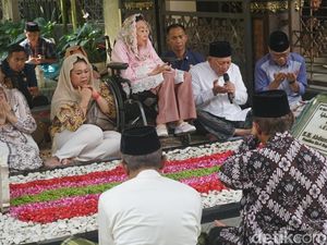Gus Dur dan Makam yang Tak Pernah Sepi Peziarah