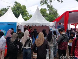 Ribuan Pencari Kerja Padati Job Fair Hybrid Inklusi Cirebon 2025
