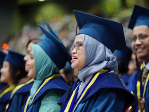Usia Bukan Halangan, Ai Raih Gelar Magister ITB di Usia 59 Tahun