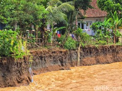 Amukan Sungai Cidadap Ancam Permukiman, Warga Kawungluwuk Mengungsi