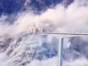 Video Baru Beberapa Bulan Dibuka, Jembatan Hongqi China Runtuh Sebagian