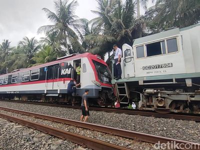 Potret KA Bandara YIA Mogok di Wates Kulon Progo