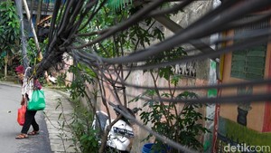 Bina Marga Ungkap Kendala Pembenahan Kabel Menjuntai di Jaksel