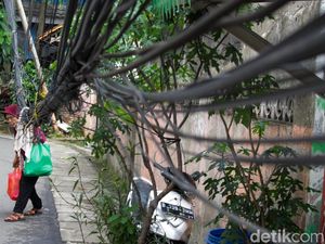 Bina Marga Ungkap Kendala Pembenahan Kabel Menjuntai di Jaksel