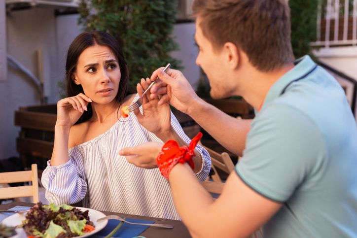 Nangis Saat Lagi Makan Siang, Wanita Ini Diberi Dessert Gratis