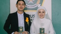 Viral Pasangan Nikah Sederhana di KUA, Pengantin Pakai Sepatu Buatan Sendiri