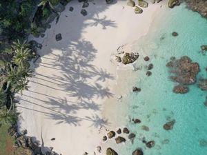 Pesona Pantai Uinian di Kupang NTT, Pantai Tropis Jernih untuk Liburan Tenang