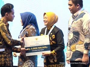 Turunkan Stunting, Wabup Bojonegoro Terima Penghargaan dari Wapres