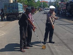 Seruduk Truk, Pemotor Tewas di Jalan Tukad Balian Denpasar