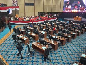 Video: Saat Rapat Paripurna DPRD DKI Dipenuhi Interupsi dan Aksi Walk Out