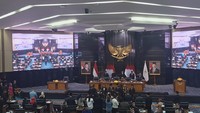 Panas Rapat Paripurna DPRD DKI, Dihujani Interupsi-Anggota Walk Out