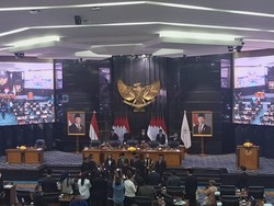 Panas Rapat Paripurna DPRD DKI, Dihujani Interupsi-Anggota Walk Out