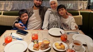 Revalina S Temat Habiskan Waktu Bareng Keluarga di Restoran Romantis