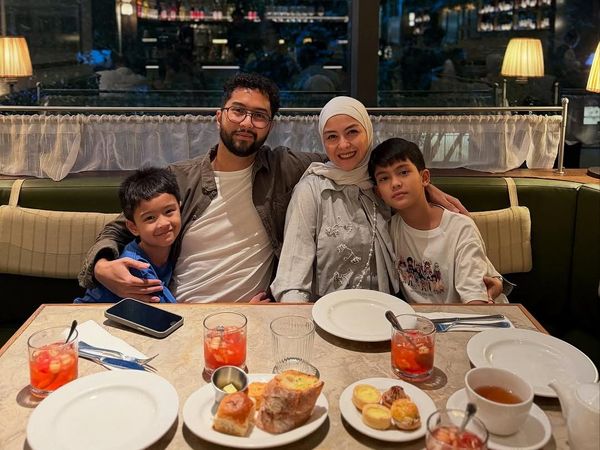 Revalina S Temat Habiskan Waktu Bareng Keluarga di Restoran Romantis