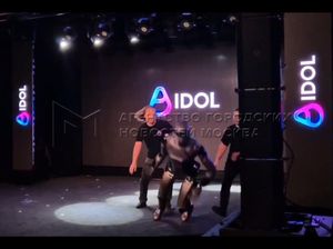 Niatnya Pamer, Robot Rusia Malah Oleng Saat Tampil di Panggung