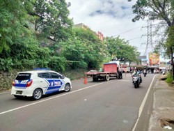 Truk Mogok di Tanjakan Titoti Ciputat, Sempat Ganggu Lalin