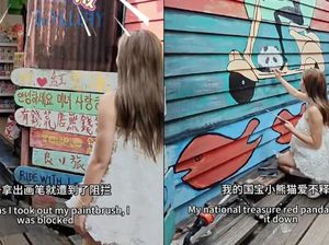 Turis Bikin Heboh, Menggambar Panda di Situs UNESCO Penang