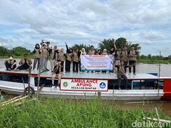 Desa Langganan Banjir di Banjar Dapat Hibah Ambulans Apung dari Unism