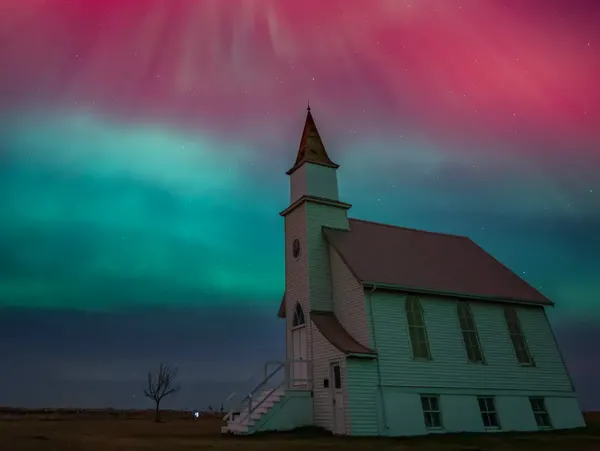 Cantiknya Warna-warni Aurora di Langit Amerika, Eropa, hingga Australia
