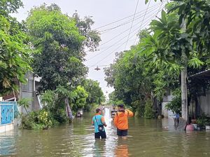 Dua Titik Tanggul Kali Cermen Jebol, Ratusan Rumah di Gresik Terendam